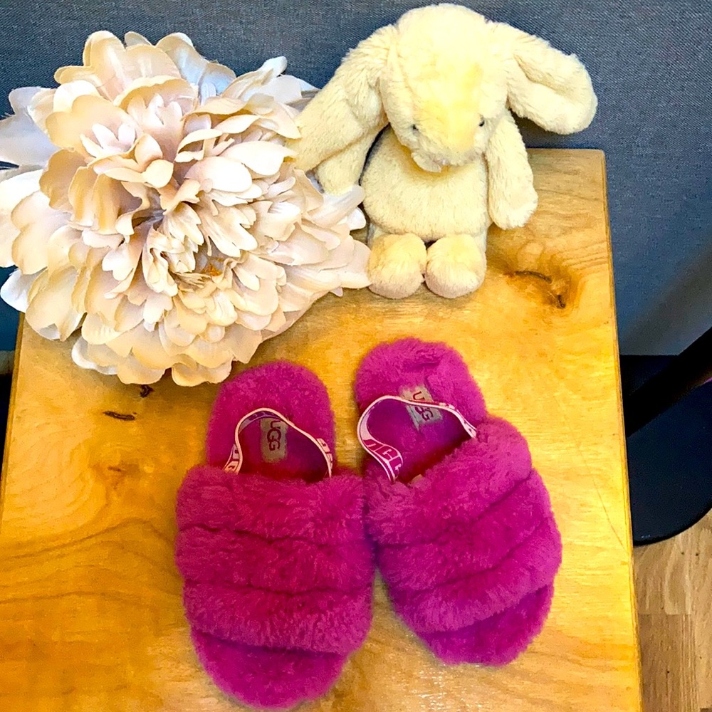 Kids Ugg “Fluff Yeah Slide” slippers